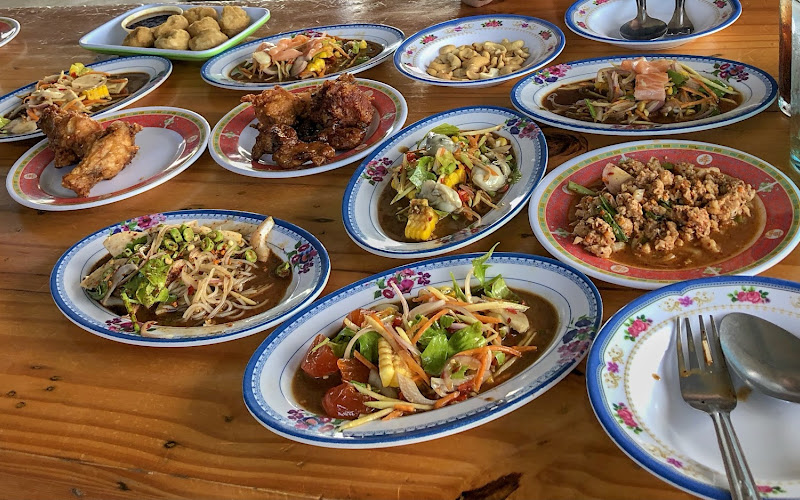 ร้านตำยำแซ่บ สะท้านทุ่ง