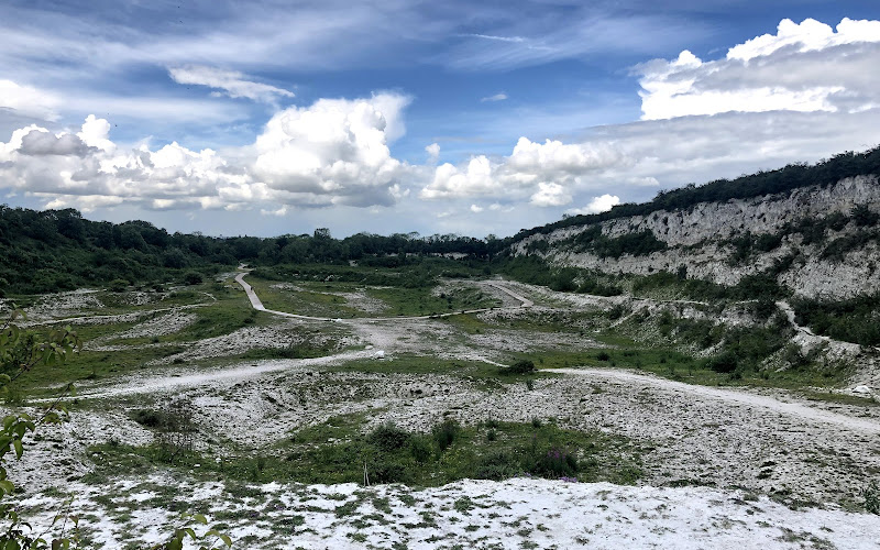 チェリー・ヒントン・チョーク・ピッツ