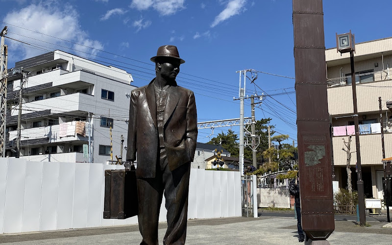 Futen Tora Statue and Sakura Statue