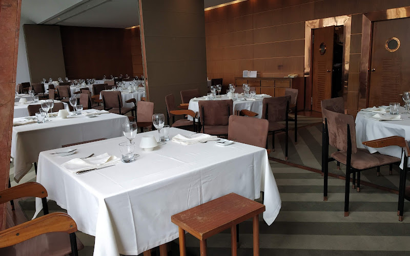 Deguste by Pedro Pinto