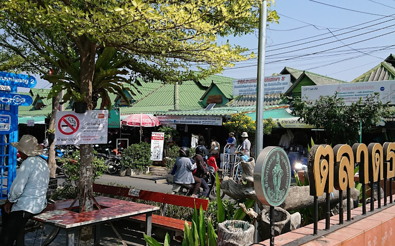 トンブリマーケット、サナームルアン2