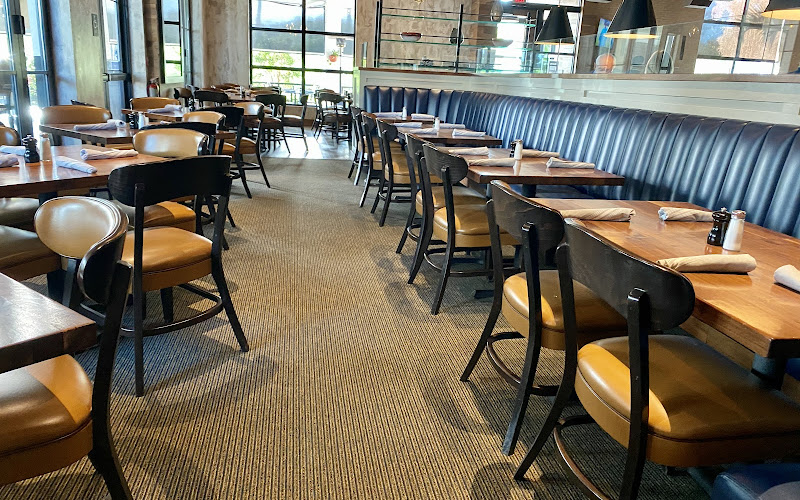 Burtons Grill & Bar