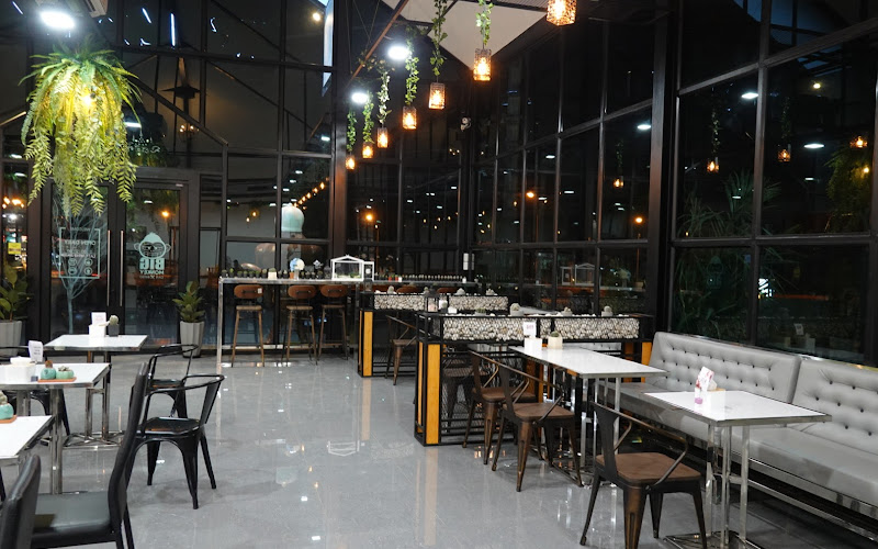 BIG MONKEY CAFE & BISTRO