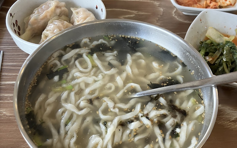 즘심엔 칼국수