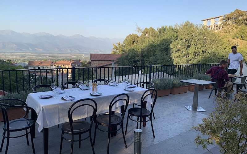 Hotel Tela & Mareli Winery