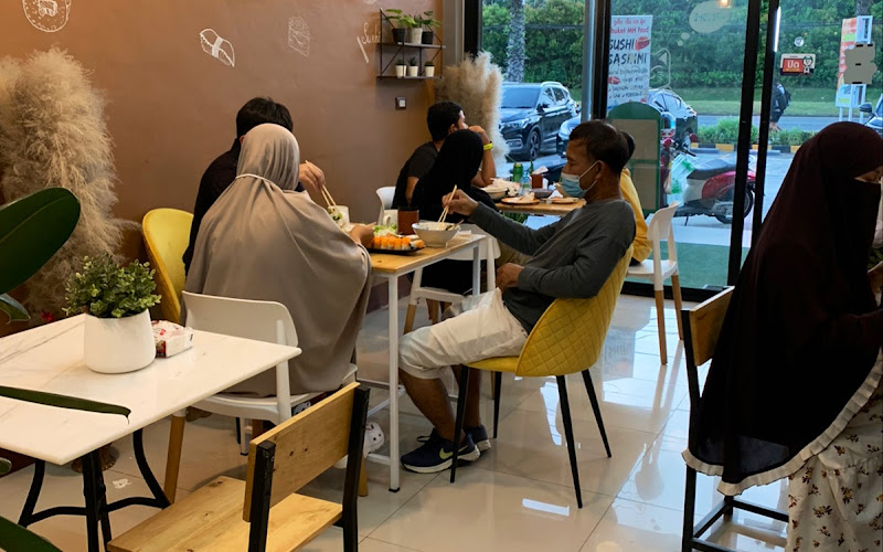 Navintae Sushi (halal)