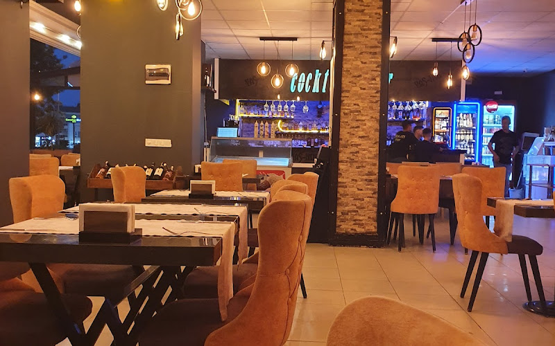 U2 Leon Cafe Bar Didim