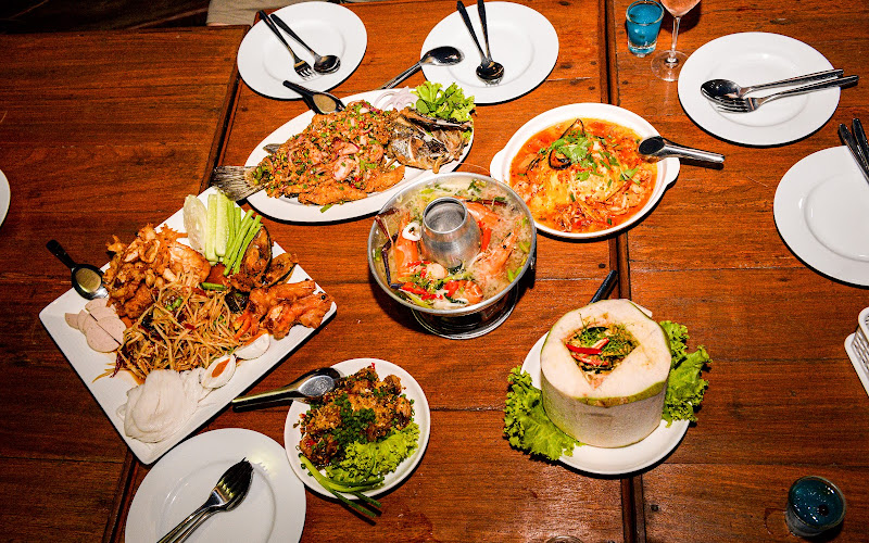 ไวน์แคมป์ ร้านอาหารติดลำธาร