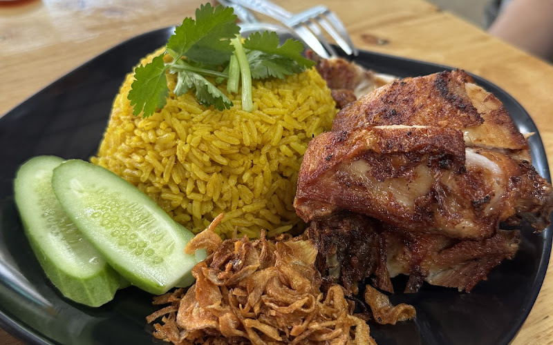 Fried Chicken Pee Pla ไก่ทอดพี่ปลา
