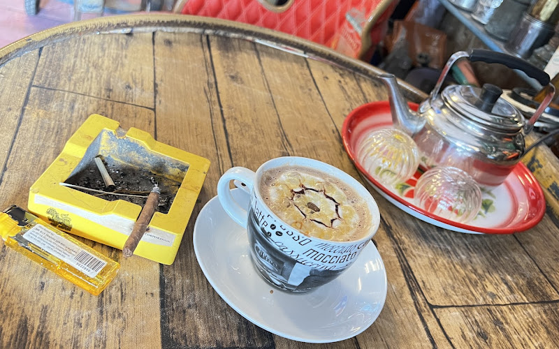 ร้านตะเกียงโบราณ​ Baramee Antiques and Cafe