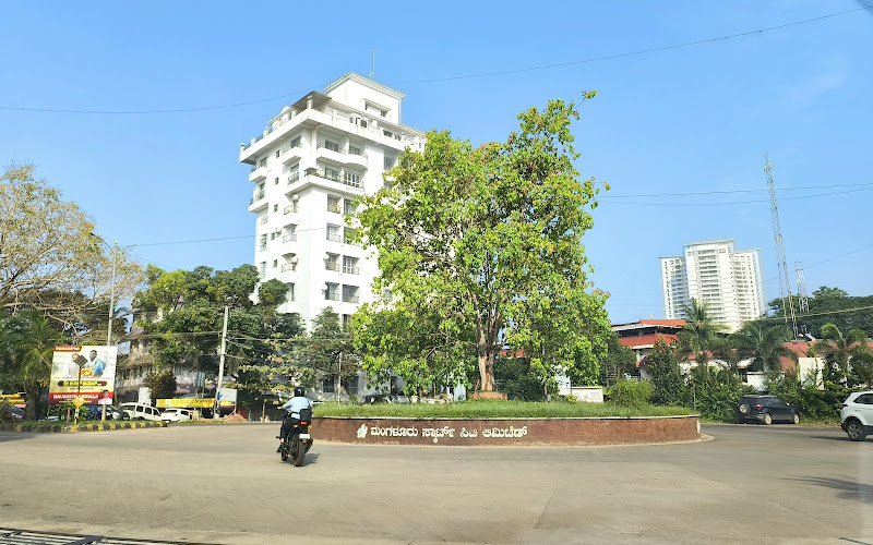 サーキット・ハウス・サークル