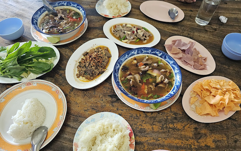 Eleven O'clock Larb Restaurant in Fang Town