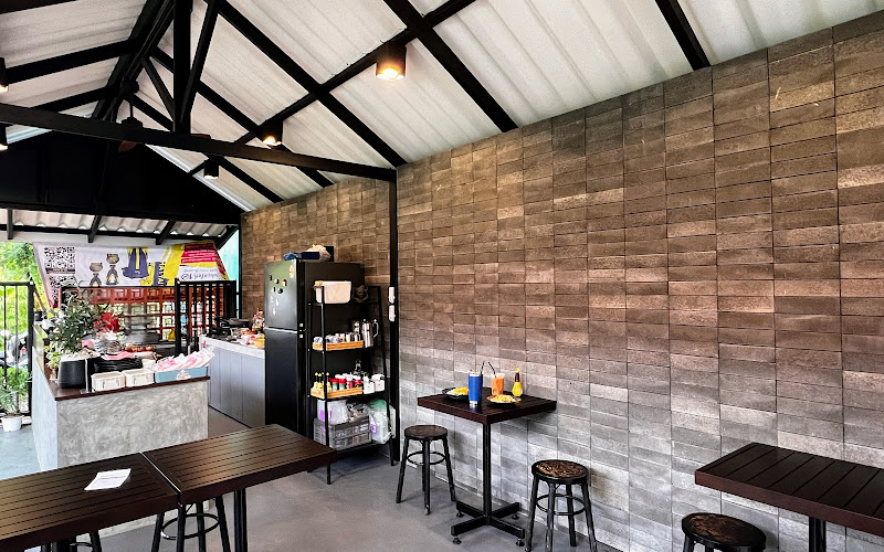 ร้านข้าวยำใต้ต้นมะขาม