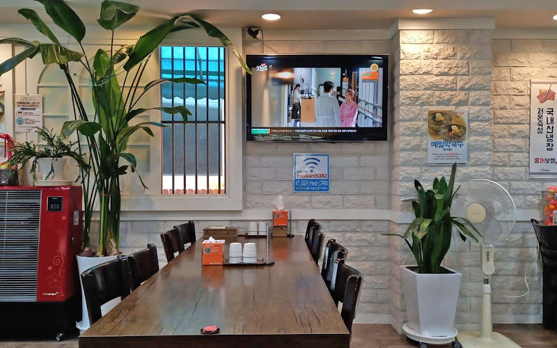 돈통마늘보쌈 파주적성점