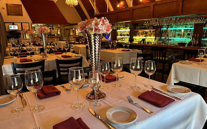 DeLukas Restaurant & Bar