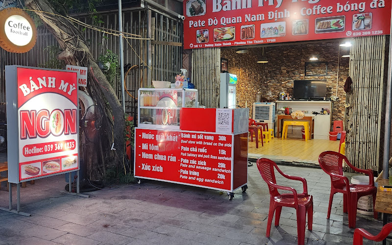 Bánh mì NGON & Cafe bóng đá