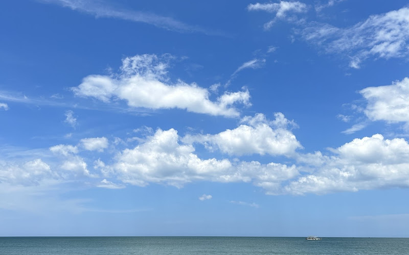 หาดบ้านกรูด