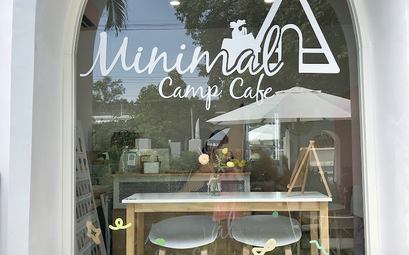 Minimal camp cafe