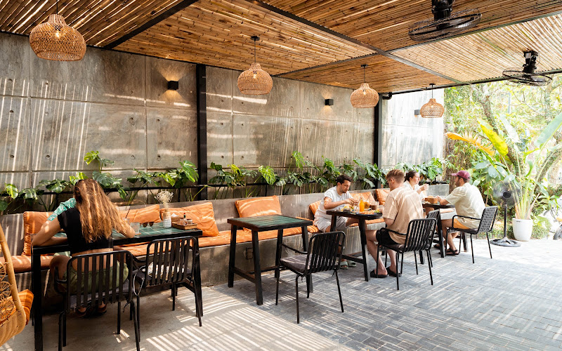 nourish eatery. / Café & Restaurant
