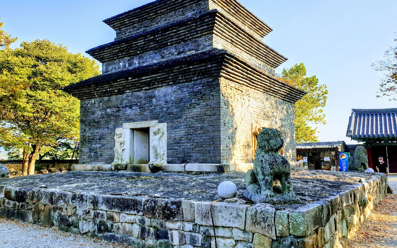 Bunhwangsa Temple and Stone Brick Pagoda