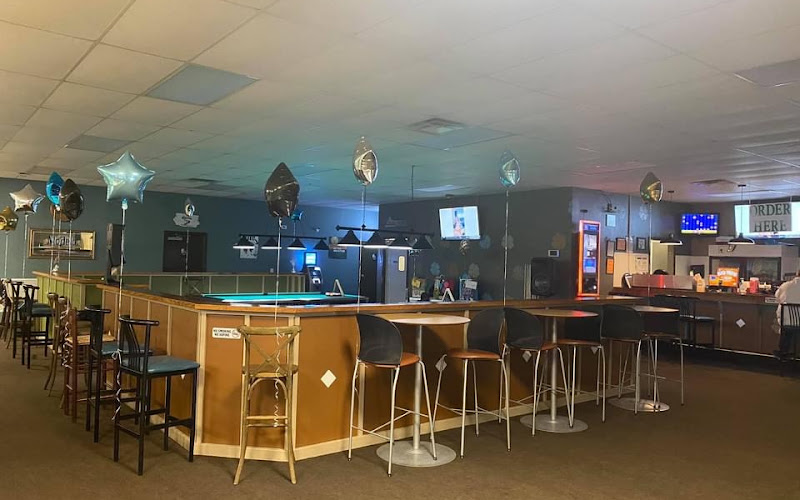 Lucky Break Grill & Billiards