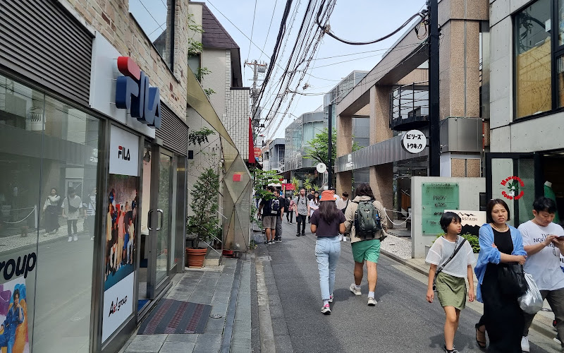 旧渋谷川遊歩道路／ キャットストリート