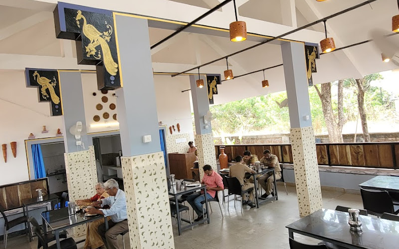 Vazhiyoram Garden Restaurant | Best Family Restaurant in Thalapady