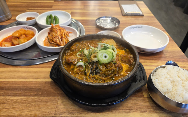 Hyeongjedeul Gamjatang