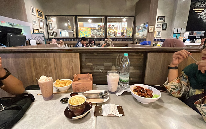 OLDTOWN White Coffee AEON Station 18