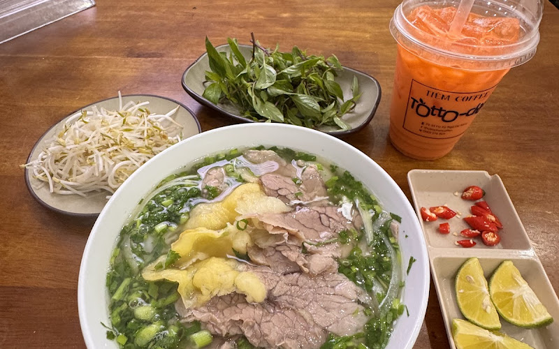 Quán Phở Cồ Cử Hà Nội (Noodle soup-Pho)