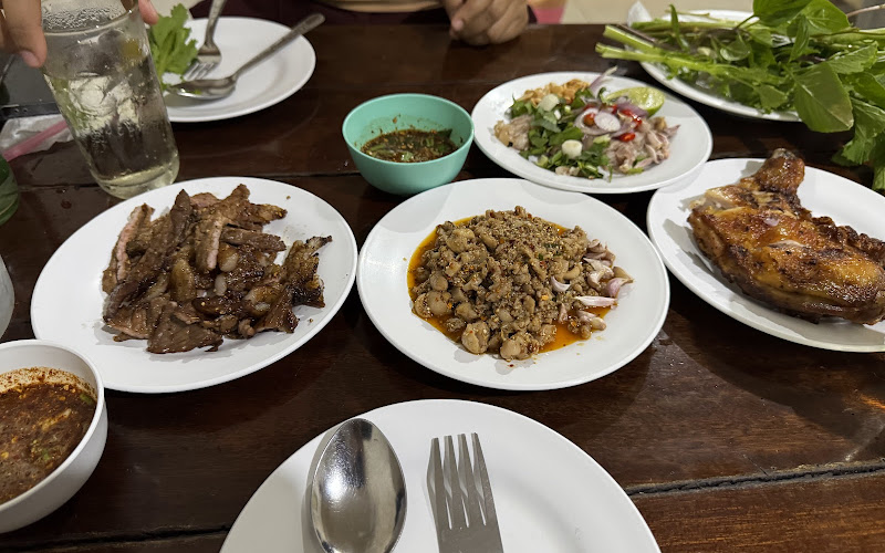 ส้มตำลุงหนวด