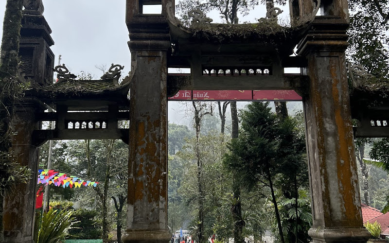 Cổng Đền Thượng