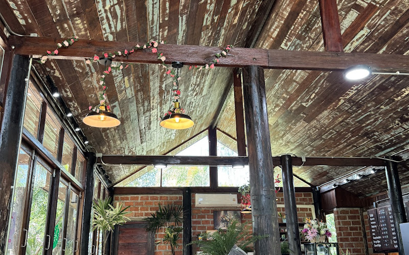 Why Worry Homestay & Cafe