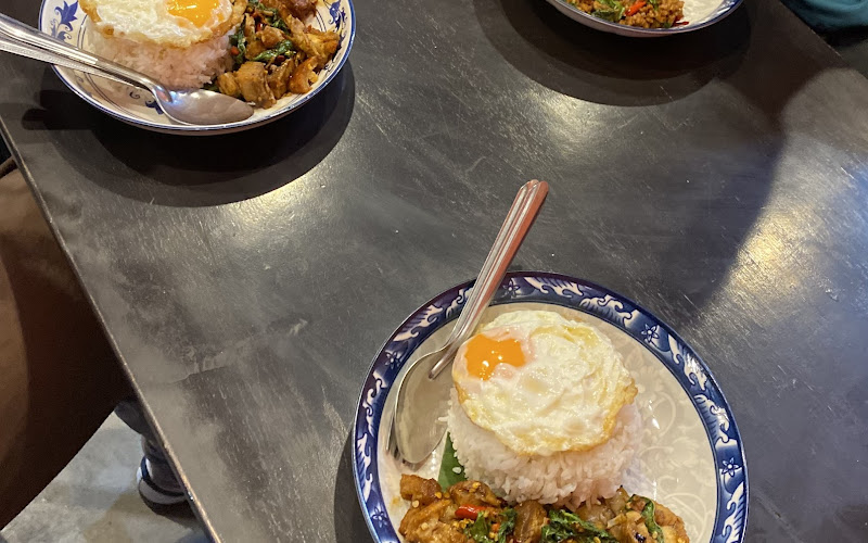 กะเพราขุนช้าง นวลจันทร์ 36