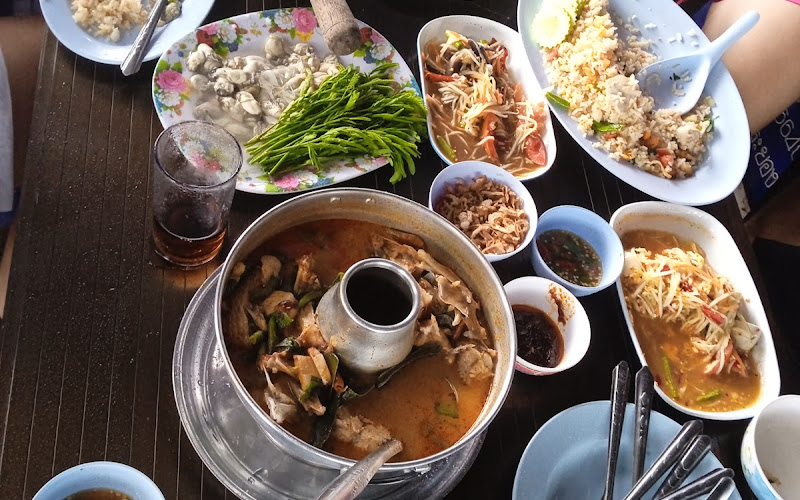 เต็งหนึ่ง ซีฟู๊ด(หาดแหลมแม่พิมพ์)