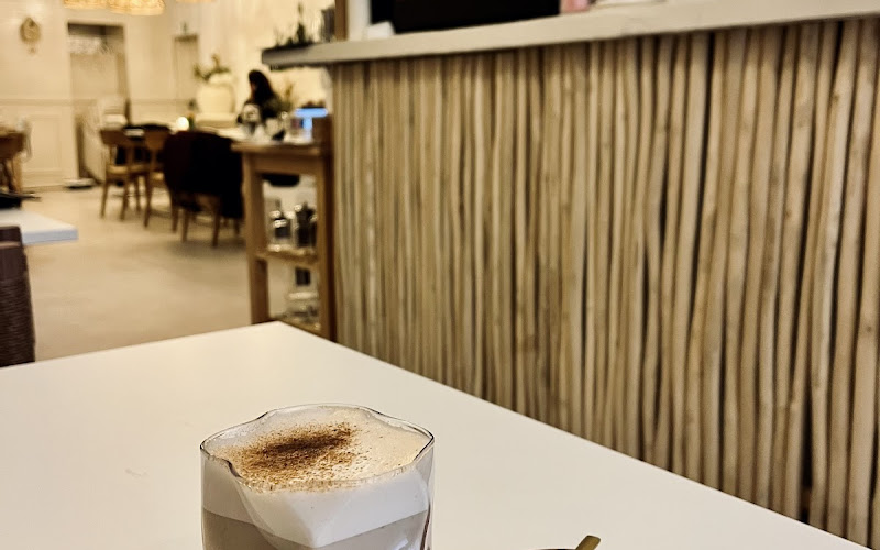 TABLE & CHAIRS Cowork & Study café, matcha and coffee
