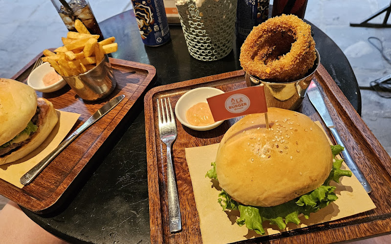 LA BURGER HOIAN