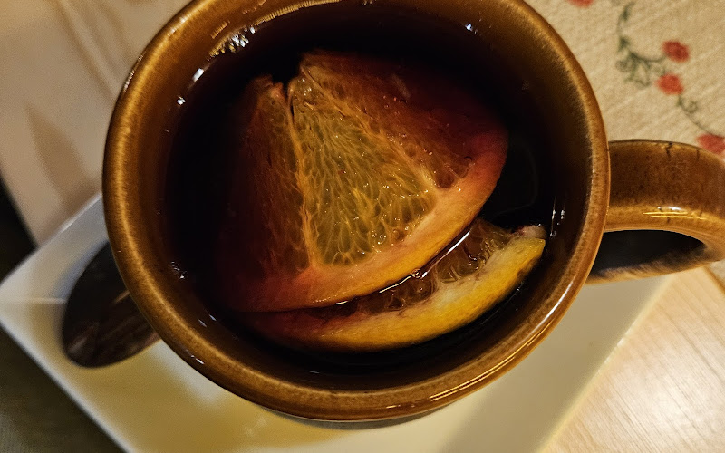 Kameralna Restauracja Koralowa – dla dorosłych i młodzieży od 10 lat. Miejsce wyciszenia, relaksu i tradycyjnych smaków