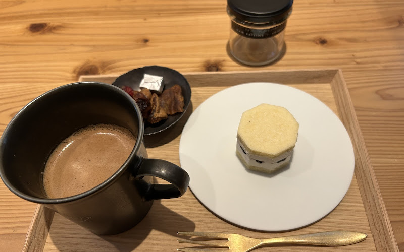 予約制 CAFE LOUNGE - Hideout door -