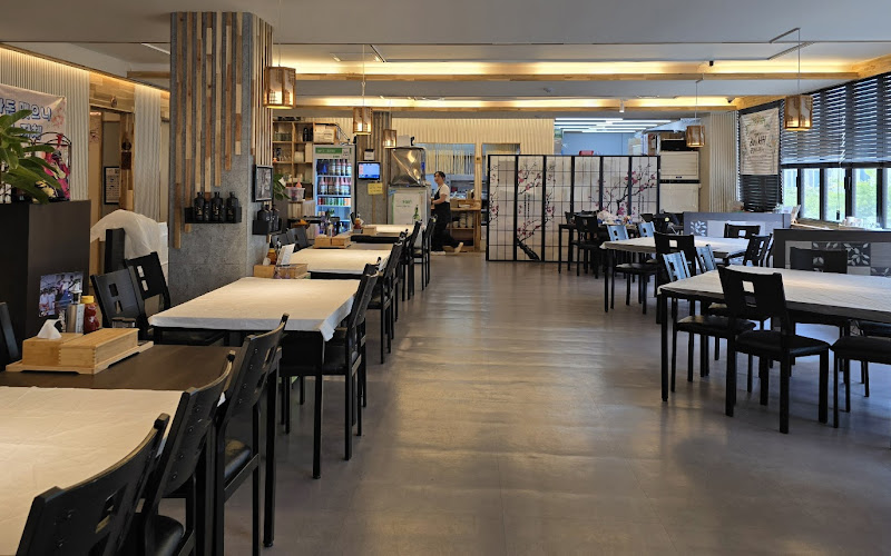 석홍란 아산칼국수 & 다도횟집