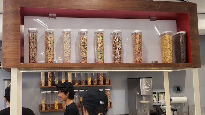 Milk & Cream Cereal Bar by null
