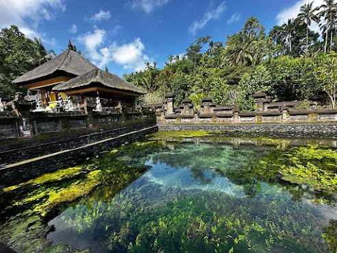 Pura Tirta Empul by null