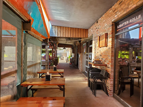 20 Feet Seafood Joint by null