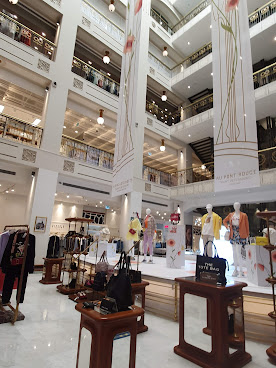 The department store brand clothes Au Pont Rouge by null