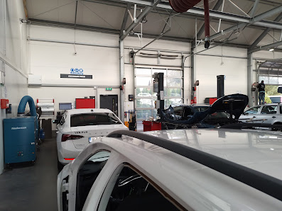 TESLA APPROVED BODY SHOP F.H.U Autoblachen - Autoryzowany Serwis Blacharsko - Lakierniczy - Gdów