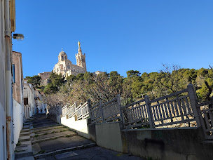 Photo n°11 de Notre Dame de la Garde à Marseille (Arrêt de bus)