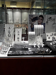 Photo n°3 de PIERRE ROUX à La Trinité (Bijouterie)