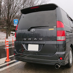 ノア AZR60G