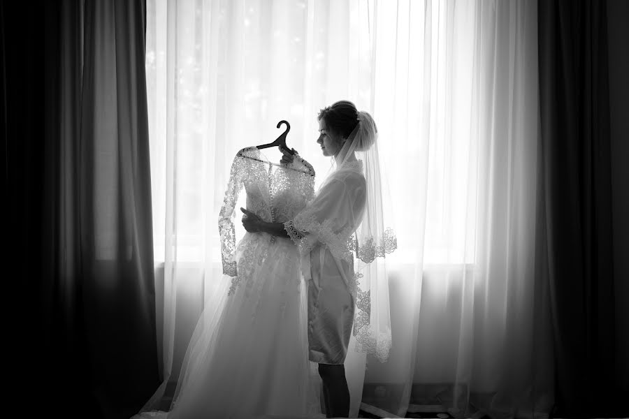 Wedding photographer Irina Mikhnova (irynamikhnova). Photo of 1 October 2019
