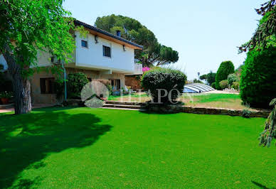 Maison avec piscine et terrasse 5